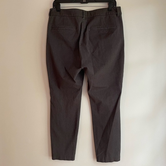 Old Navy Charcoal Stretch Pixie Pants - Picture 3 of 5